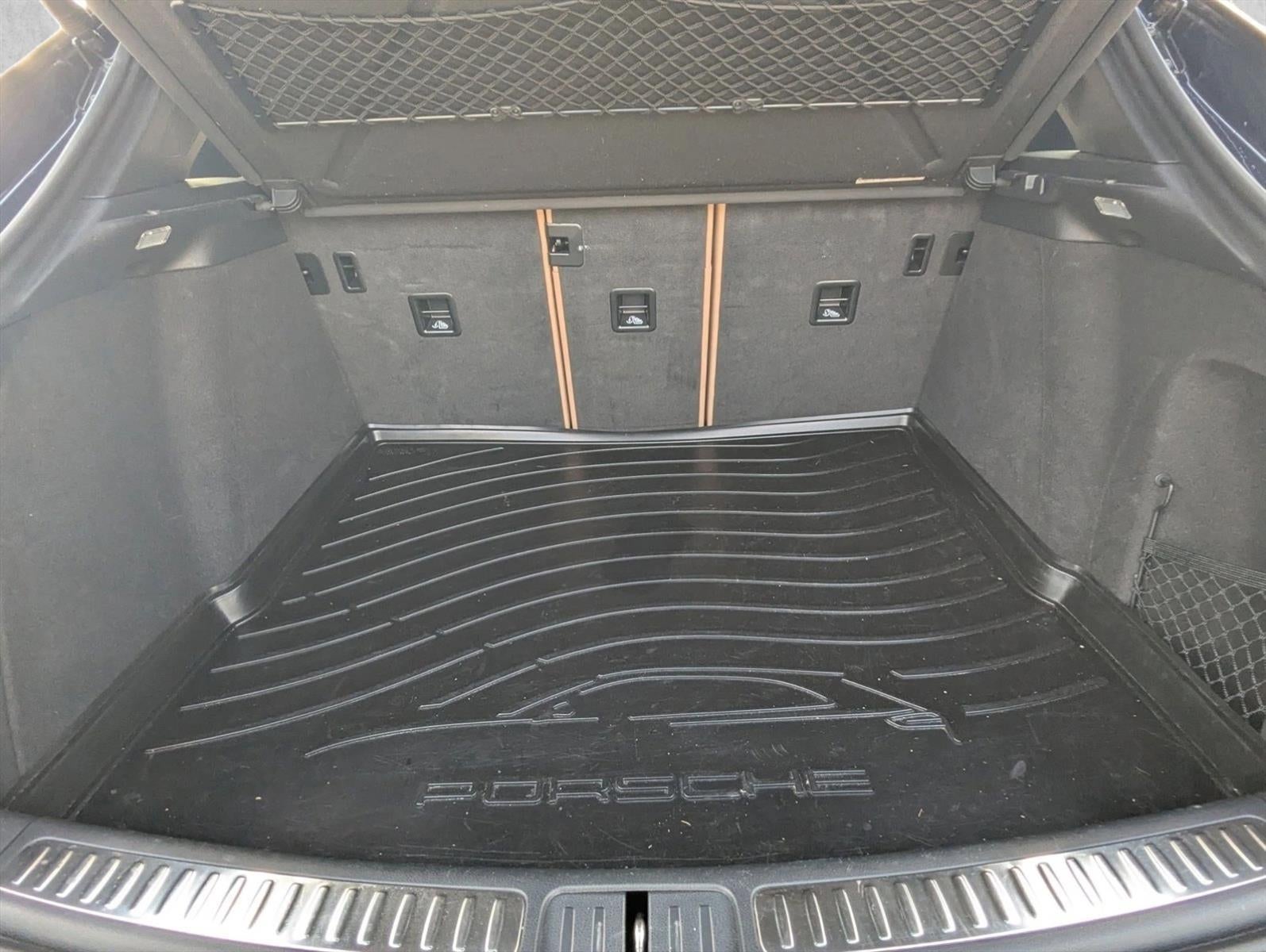 2020 Porsche Macan AWD