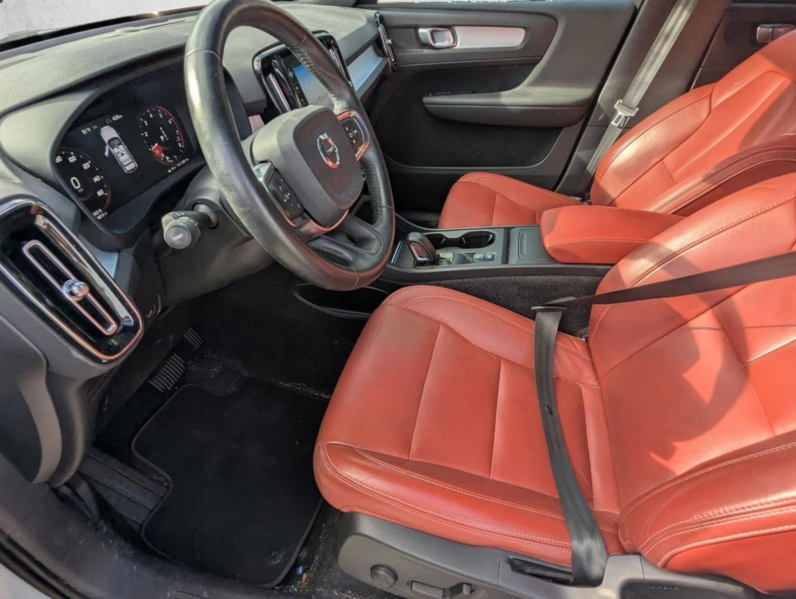 2019 Volvo XC40 T5 AWD Momentum