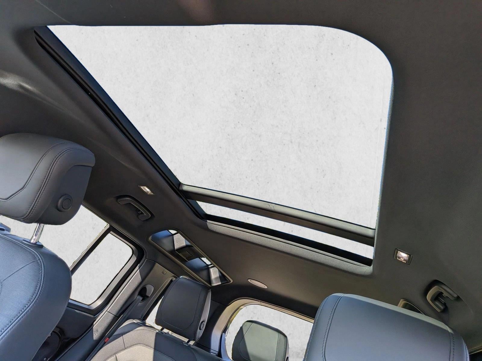 2023 Land Rover Defender 110 X-Dynamic SE AWD