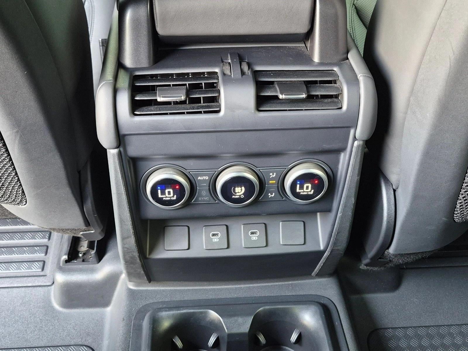 2025 Land Rover Defender 130 P400 X-Dynamic SE