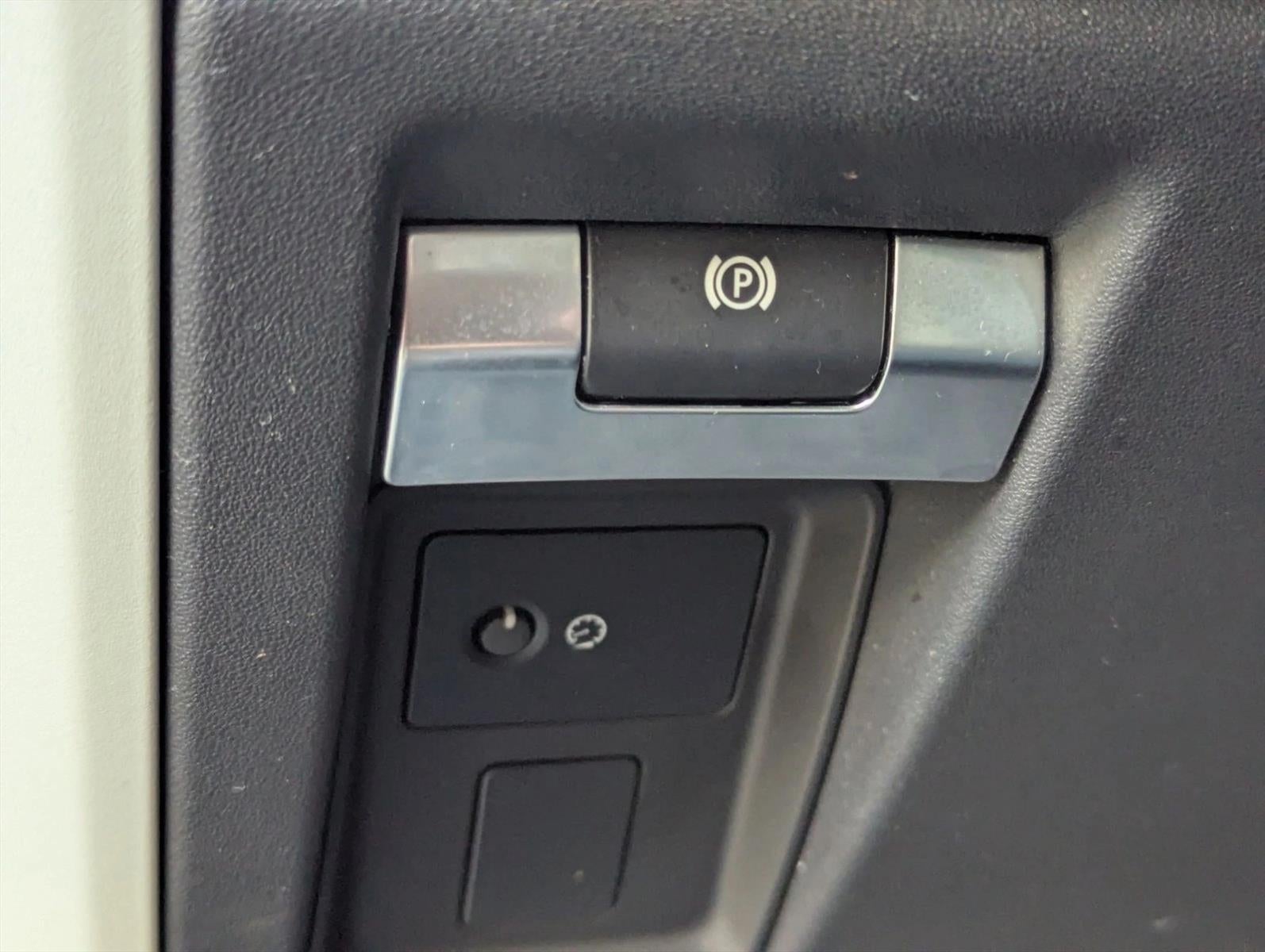 2024 Land Rover Defender 110 P300 S