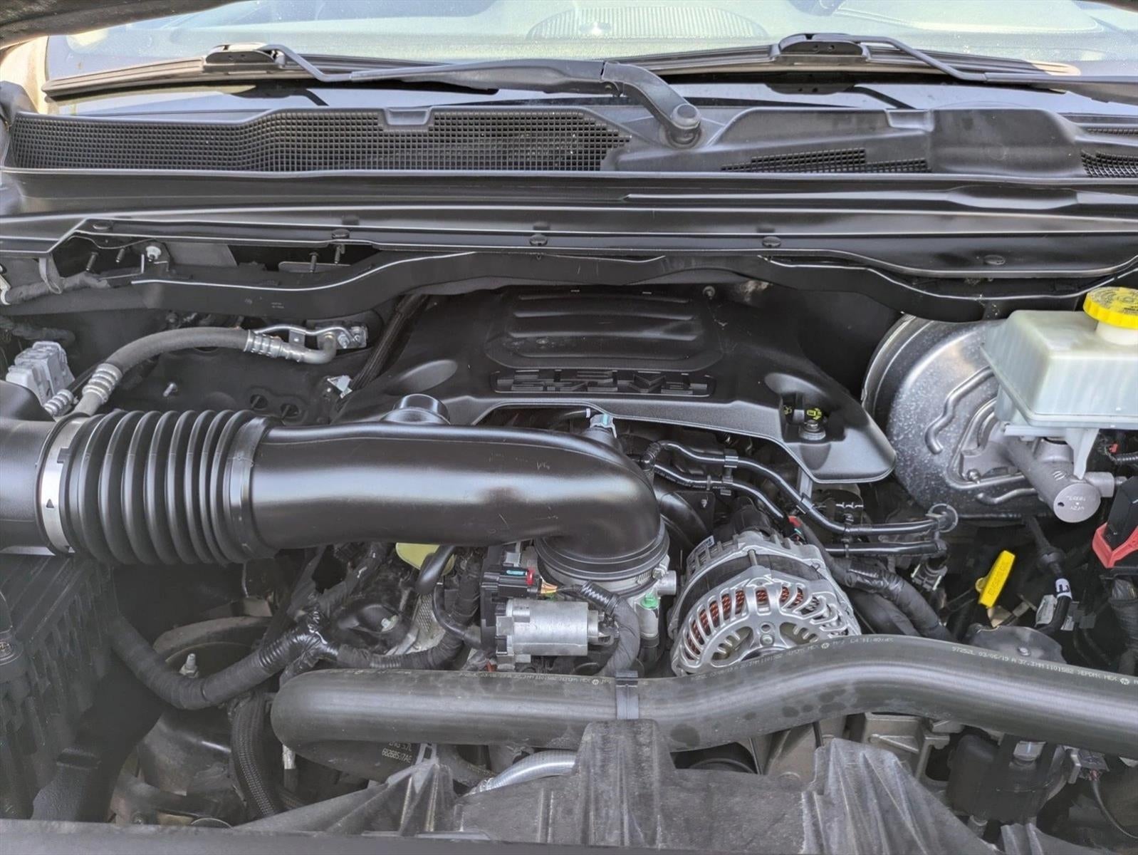 2019 RAM 1500 Laramie 4x2 Crew Cab 5'7" Box