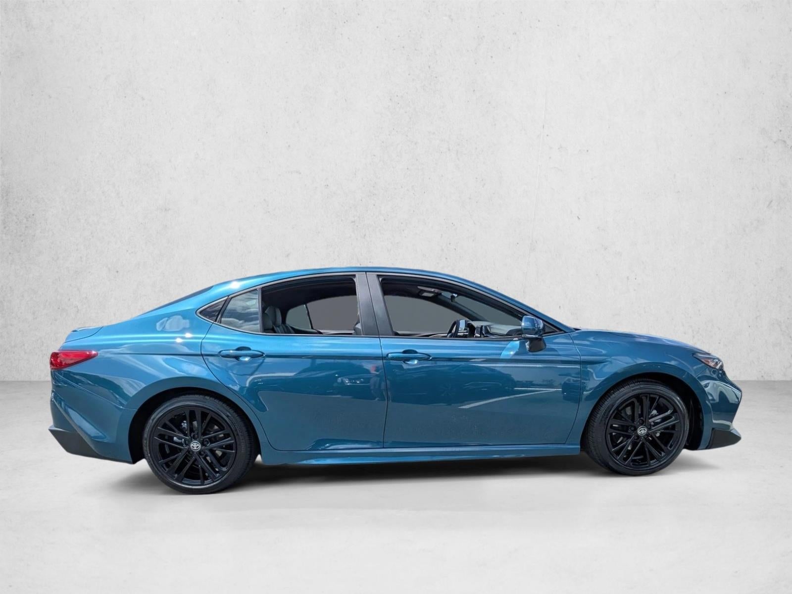 2025 Toyota Camry SE (SE)