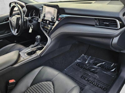 2022 Toyota Camry SE Auto (SE)