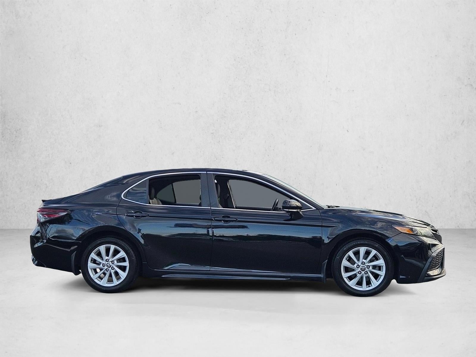 2022 Toyota Camry SE Auto (SE)