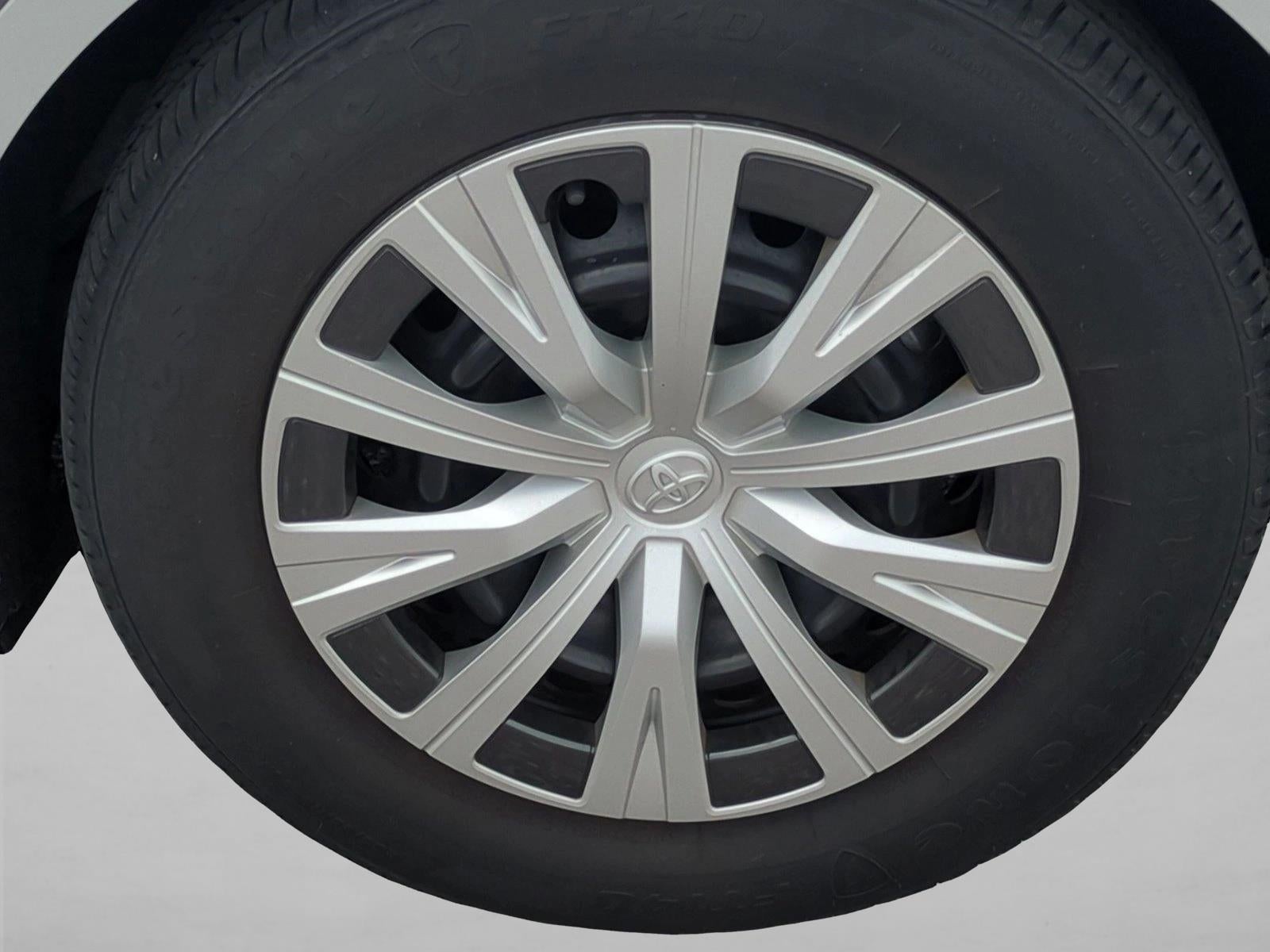 2022 Toyota Camry Hybrid LE CVT (Natl)