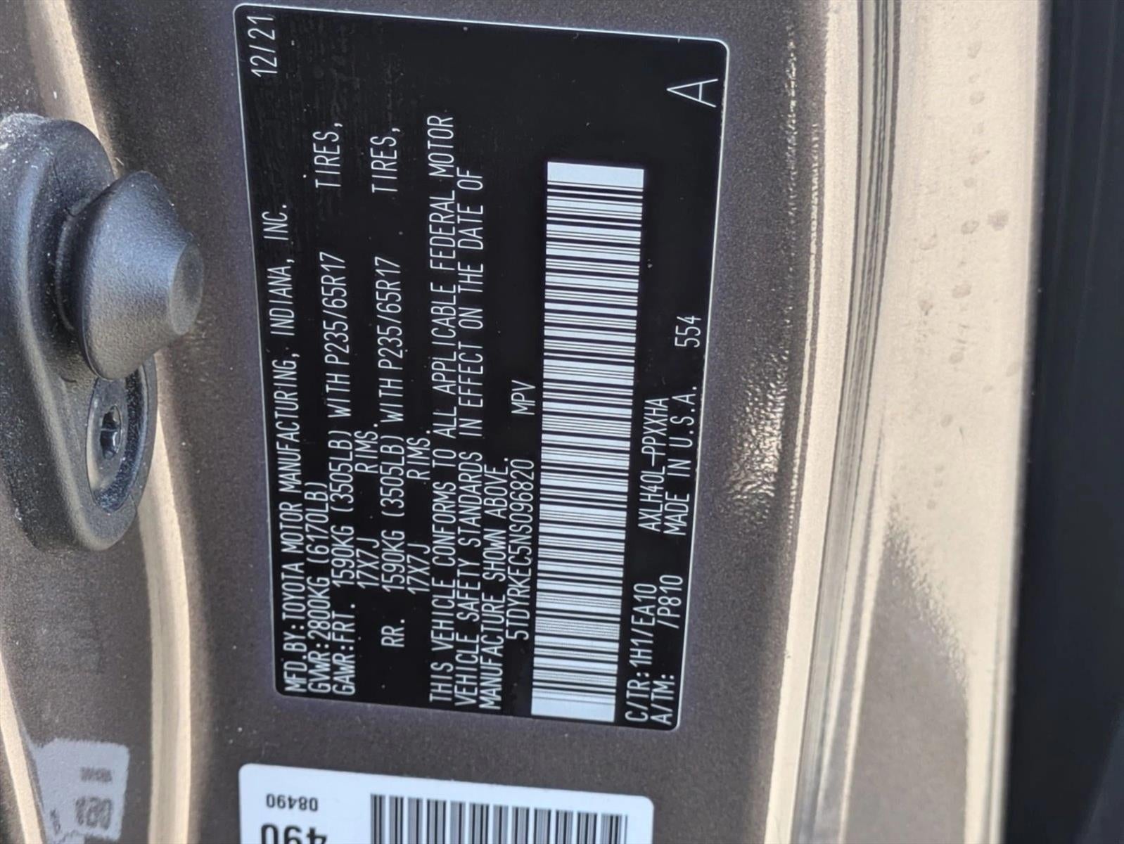 2022 Toyota Sienna XLE FWD 8-Passenger (Natl)