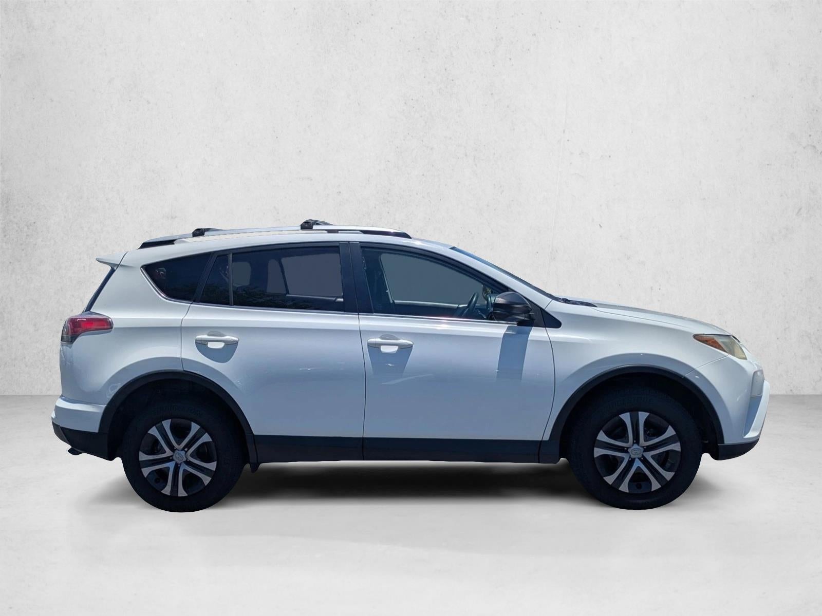 2017 Toyota RAV4 LE FWD (GS)