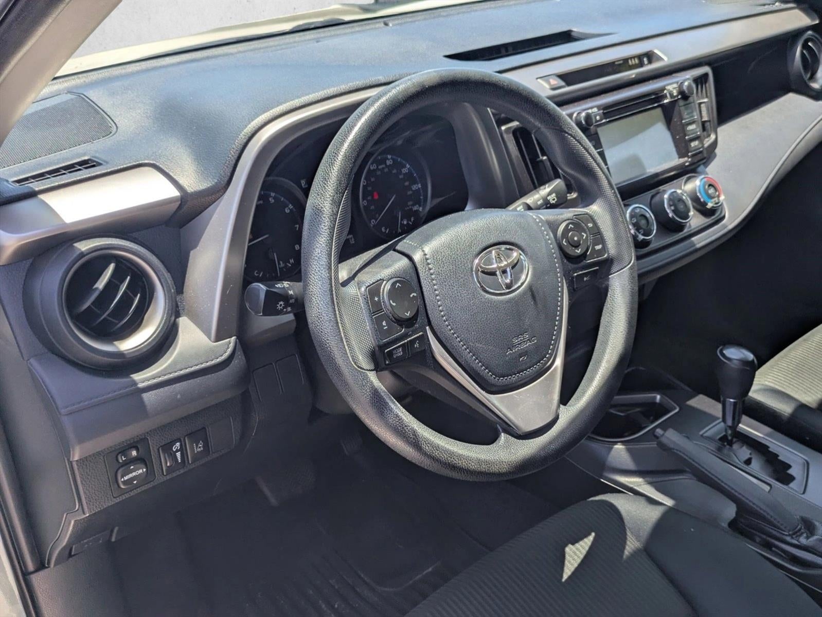 2017 Toyota RAV4 LE FWD (GS)
