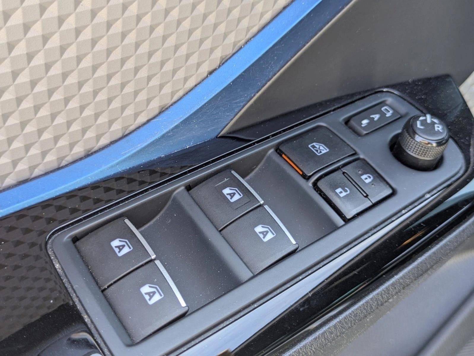 2019 Toyota C-HR XLE FWD (Natl)