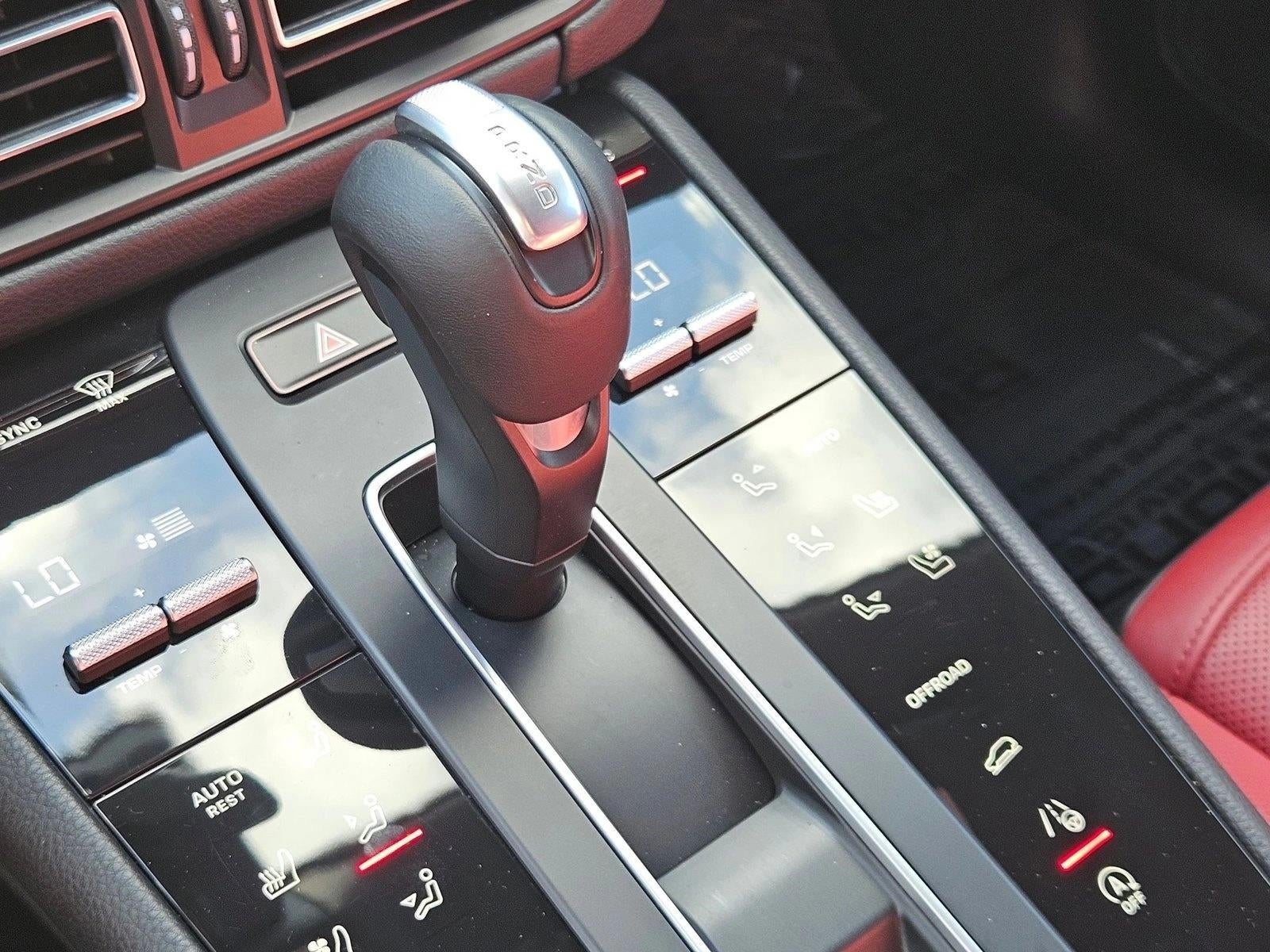 2022 Porsche Macan AWD