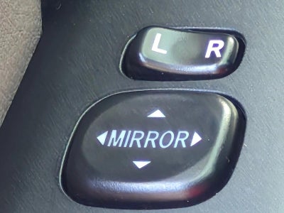 2017 Toyota Camry XLE Auto (SE)