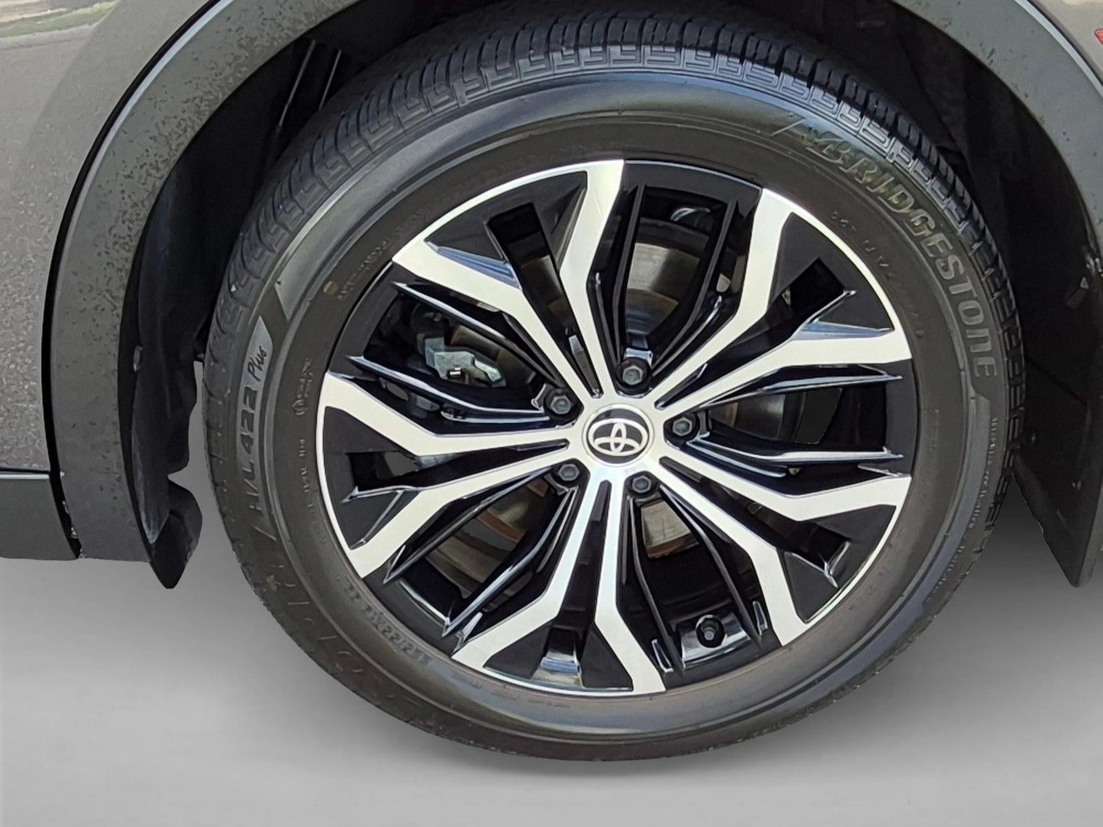 2023 Toyota Crown Limited AWD (Natl)