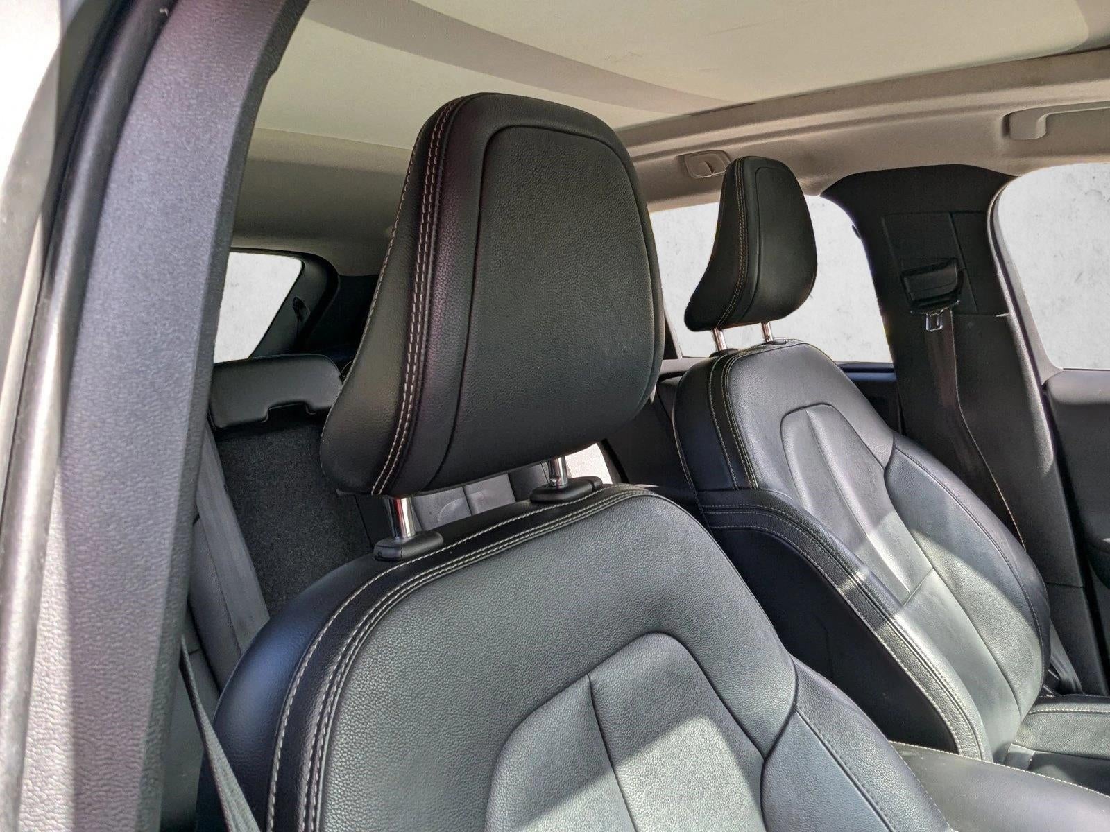 2019 Volvo XC40 T5 AWD Momentum