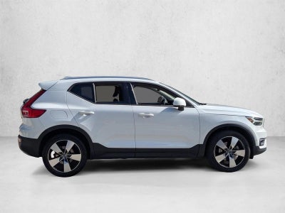 2019 Volvo XC40 T5 AWD Momentum