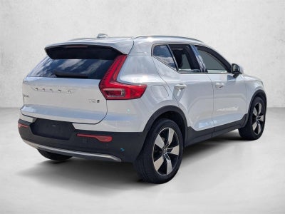 2019 Volvo XC40 T5 AWD Momentum