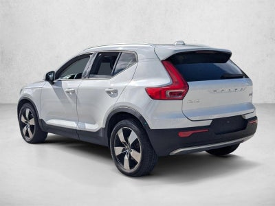 2019 Volvo XC40 T5 AWD Momentum