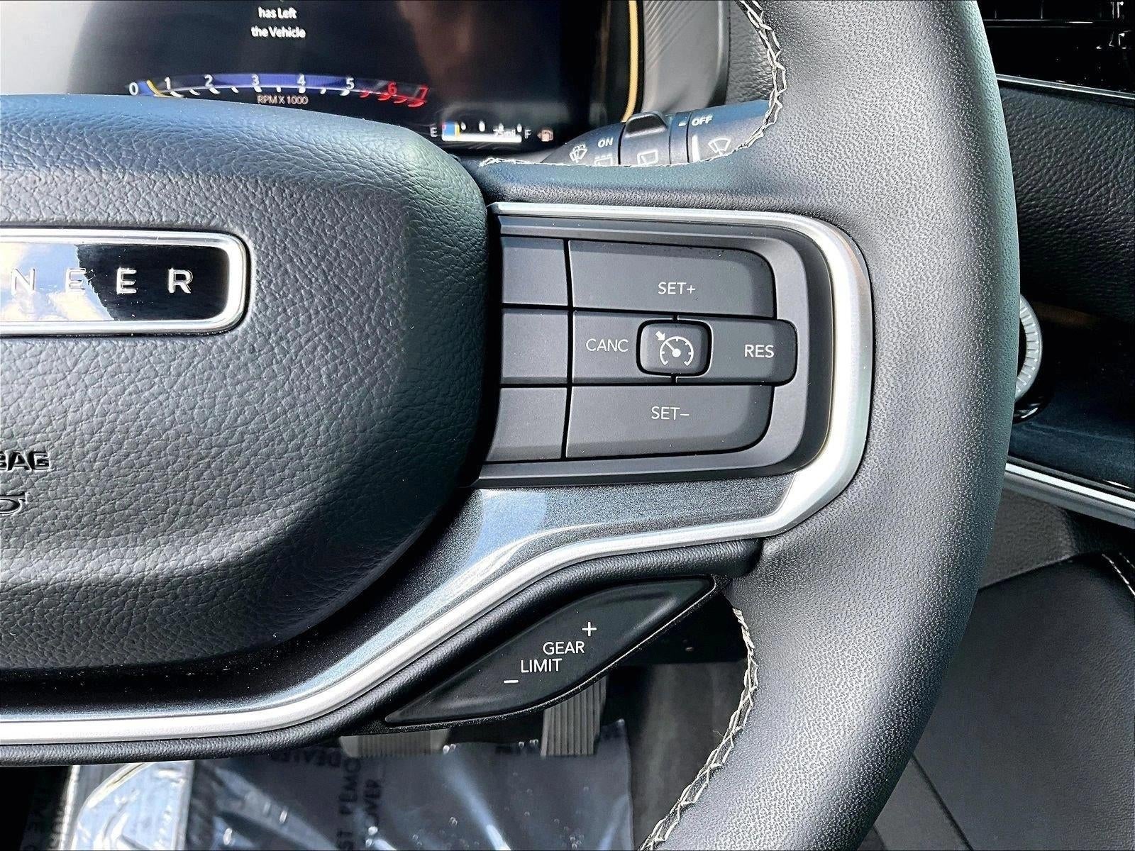 2024 Jeep Wagoneer 4x2