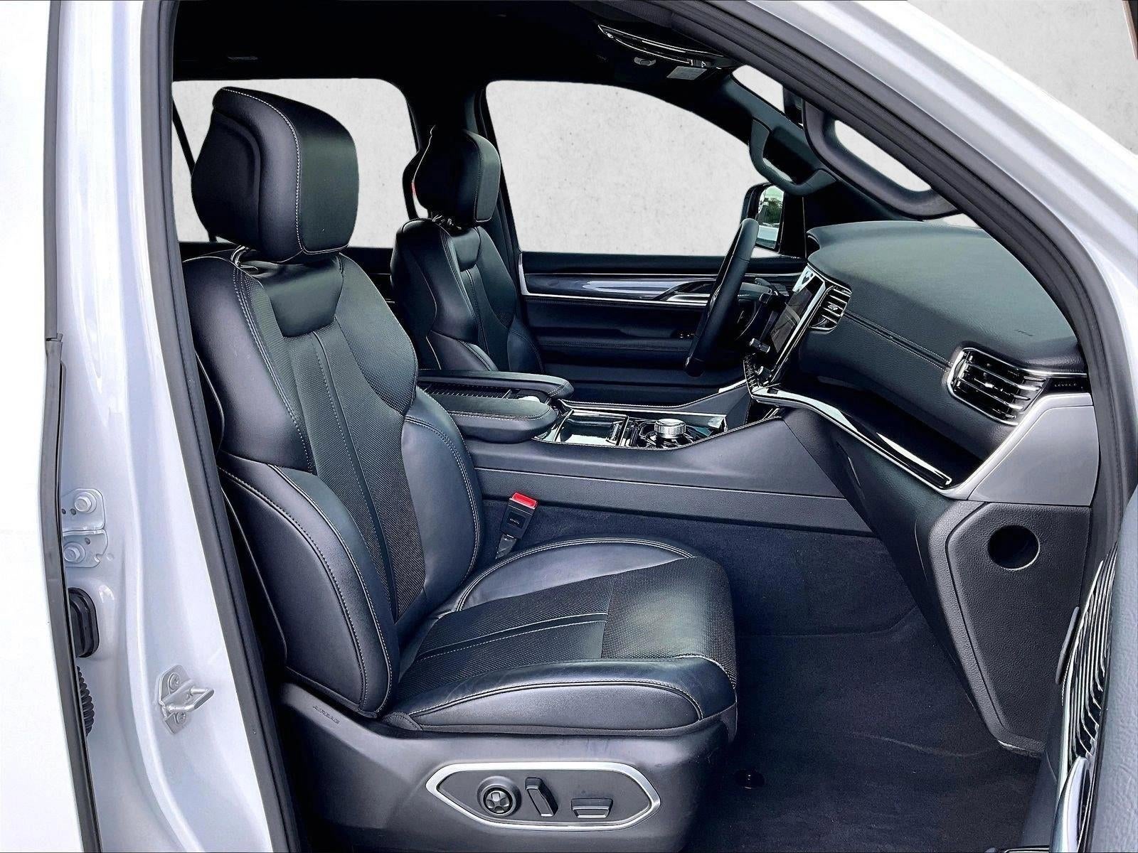 2024 Jeep Wagoneer 4x2