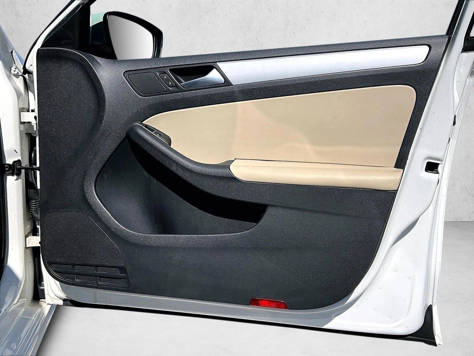 2013 Volkswagen Jetta 4dr Auto SE with Convenience Sedan