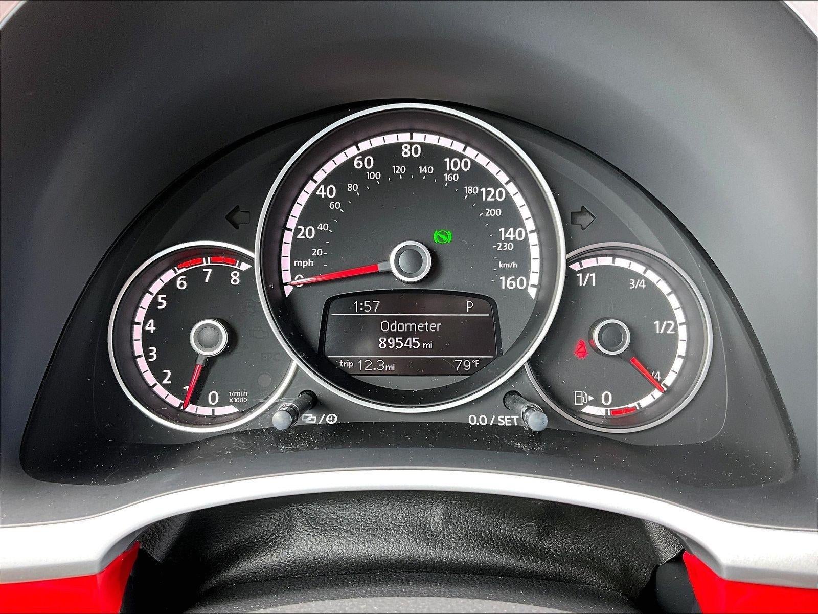 2015 Volkswagen Beetle 2dr Auto 1.8T