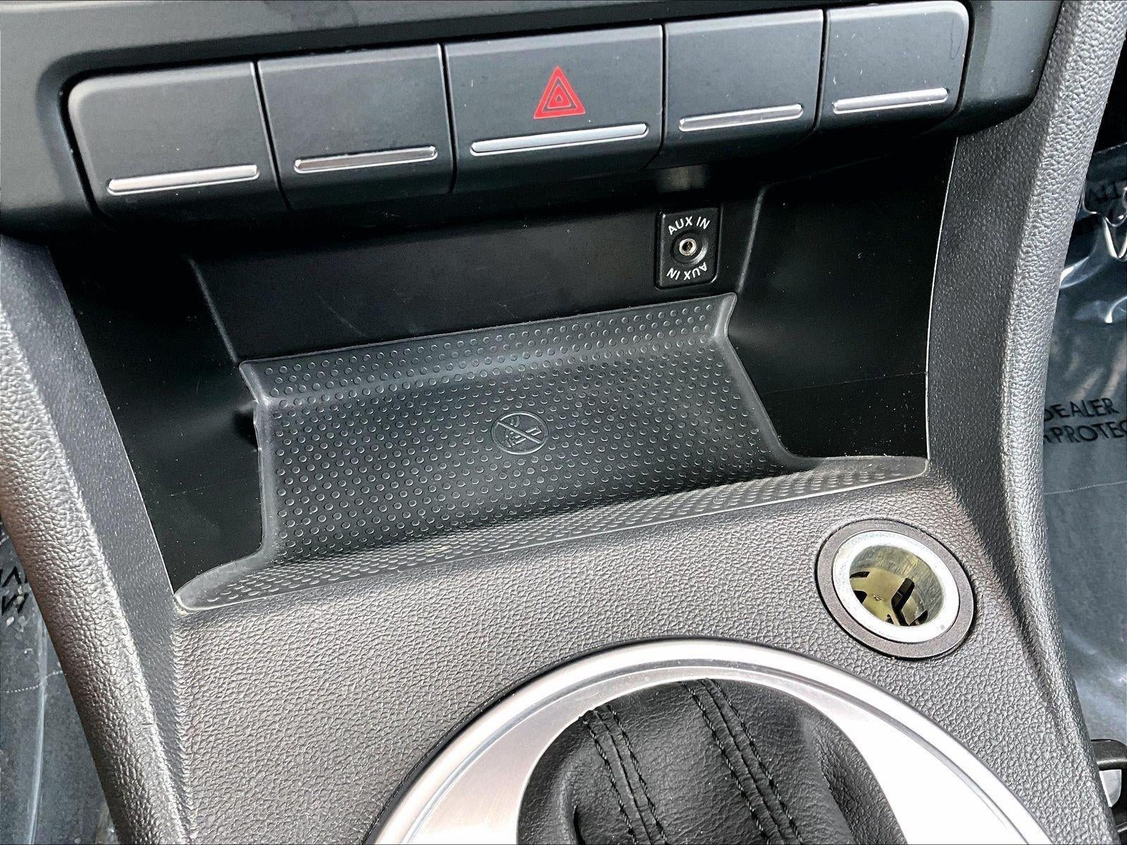 2015 Volkswagen Beetle 2dr Auto 1.8T