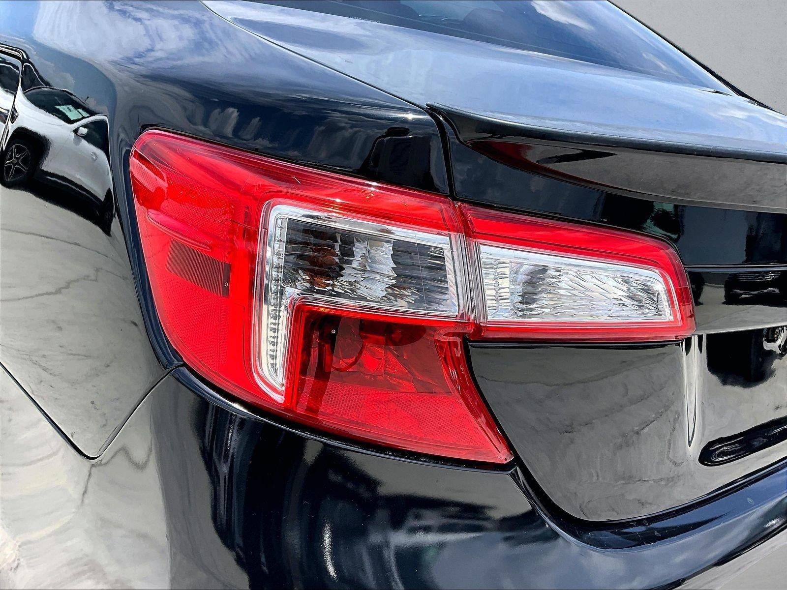 2013 Toyota Camry 4dr Sdn I4 Auto SE (Natl)