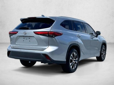 2022 Toyota Highlander XLE FWD (Natl)