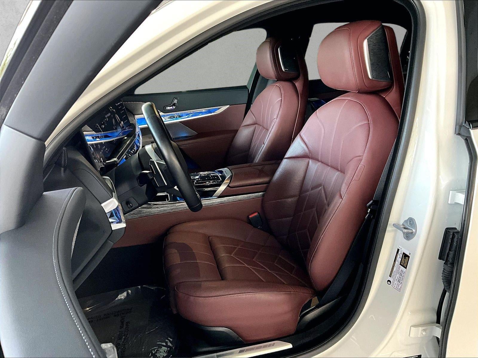 2025 BMW 740i Sedan