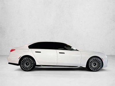 2025 BMW 740i Sedan