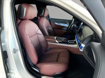 2025 BMW 740i Sedan