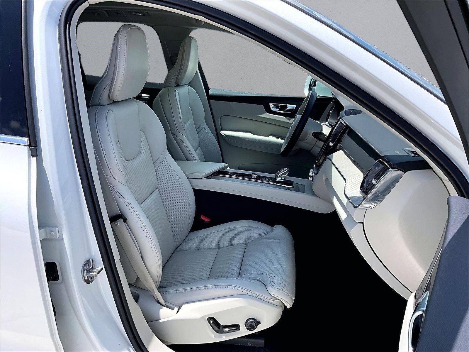 2022 Volvo XC60 B5 FWD Inscription