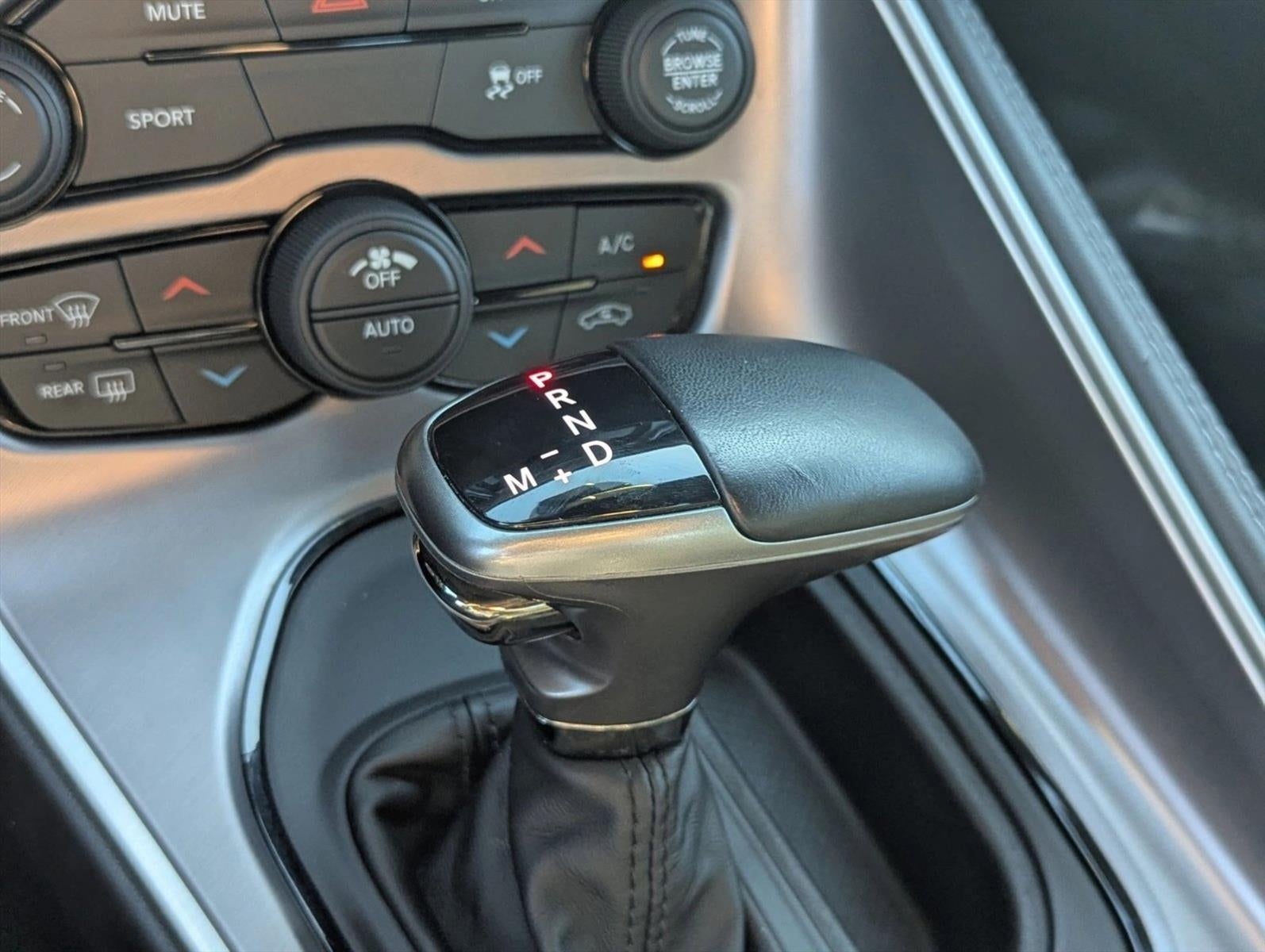 2019 Dodge Challenger SXT RWD