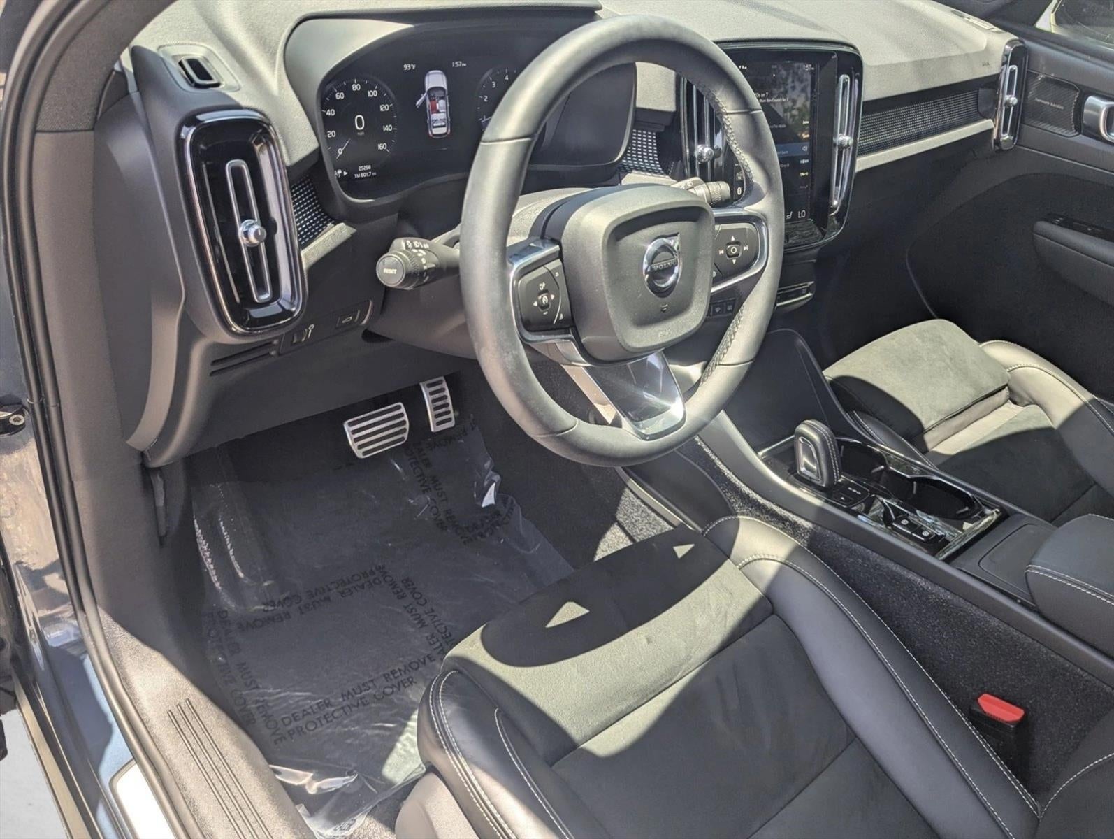 2022 Volvo XC40 T5 AWD R-Design