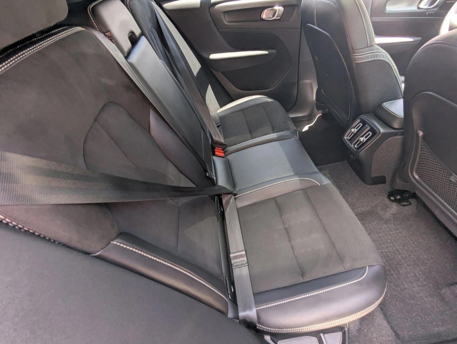 2022 Volvo XC40 T5 AWD R-Design