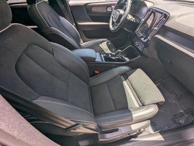 2022 Volvo XC40 T5 AWD R-Design
