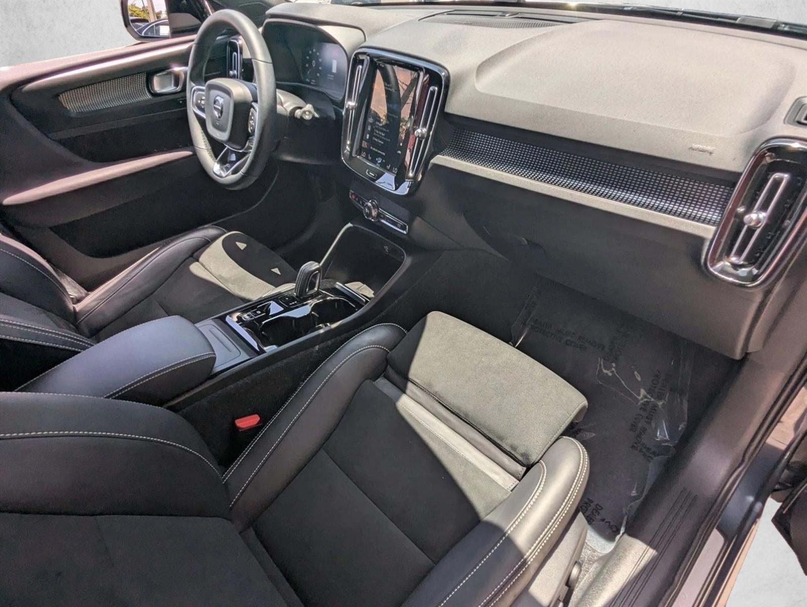 2022 Volvo XC40 T5 AWD R-Design