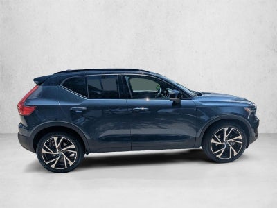2022 Volvo XC40 T5 AWD R-Design