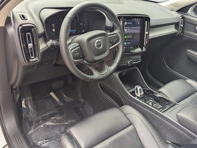 2023 Volvo XC40 B5 AWD Plus Dark Theme