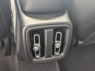 2023 Volvo XC40 B5 AWD Plus Dark Theme