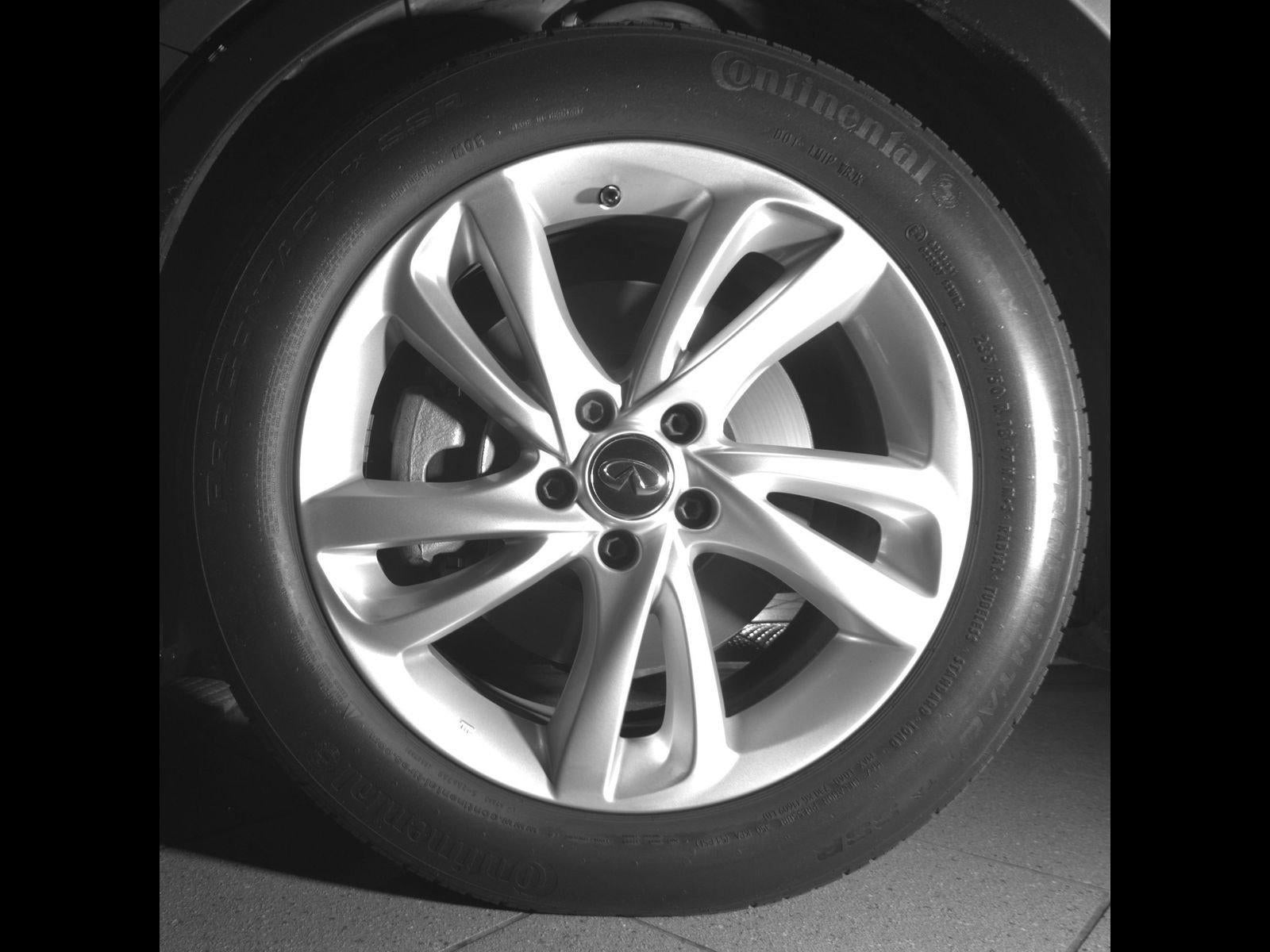 2017 INFINITI QX30 Premium FWD