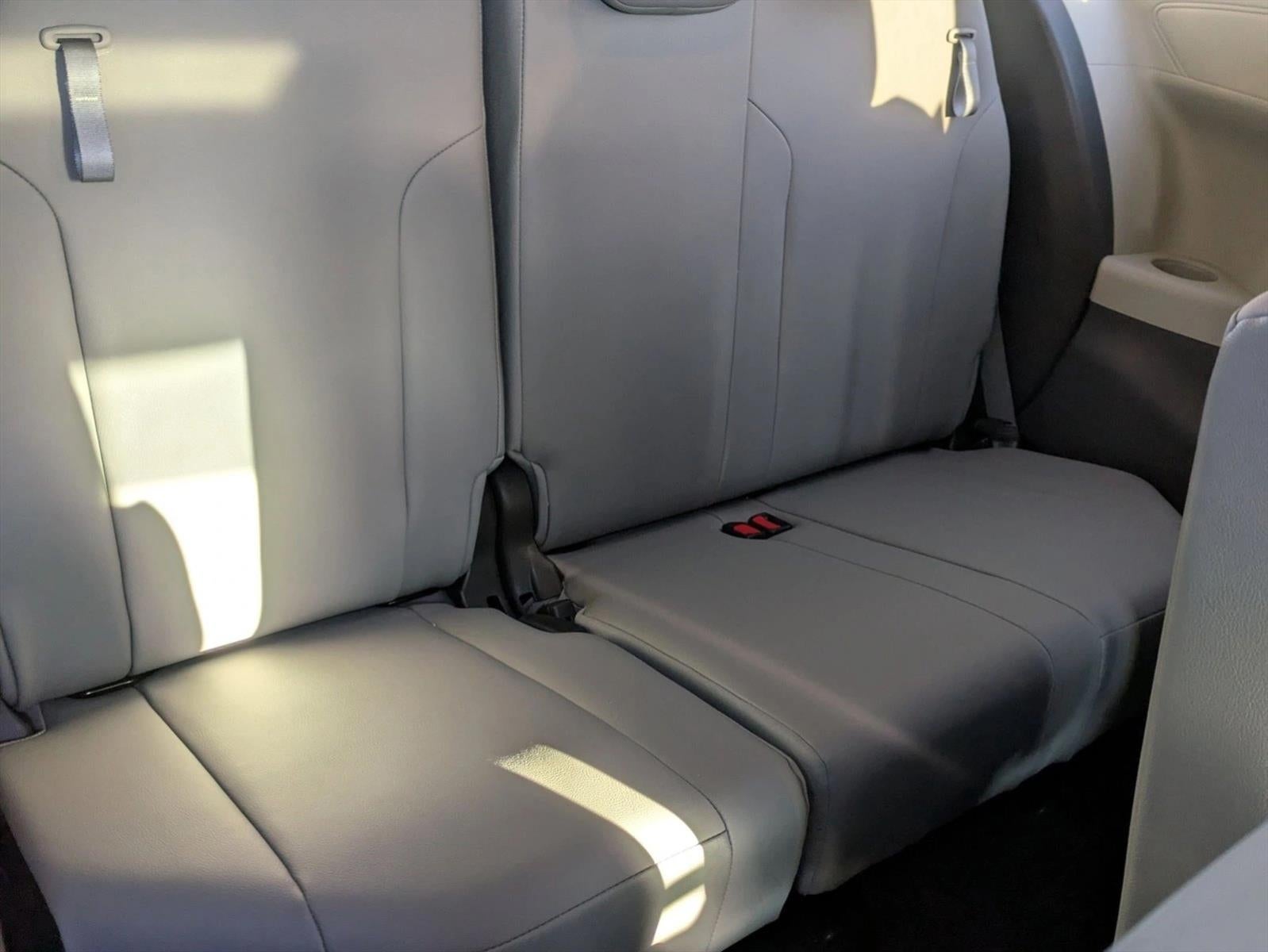 2021 Toyota Sienna XLE FWD 8-Passenger (Natl)