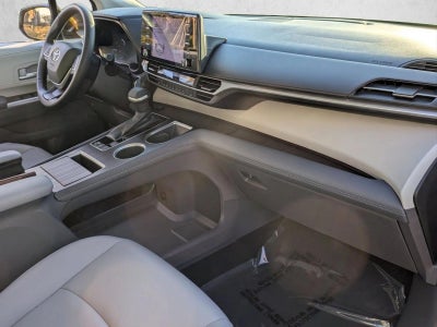 2021 Toyota Sienna XLE FWD 8-Passenger (Natl)