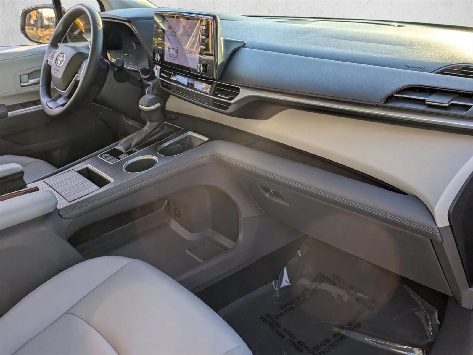 2021 Toyota Sienna XLE FWD 8-Passenger (Natl)