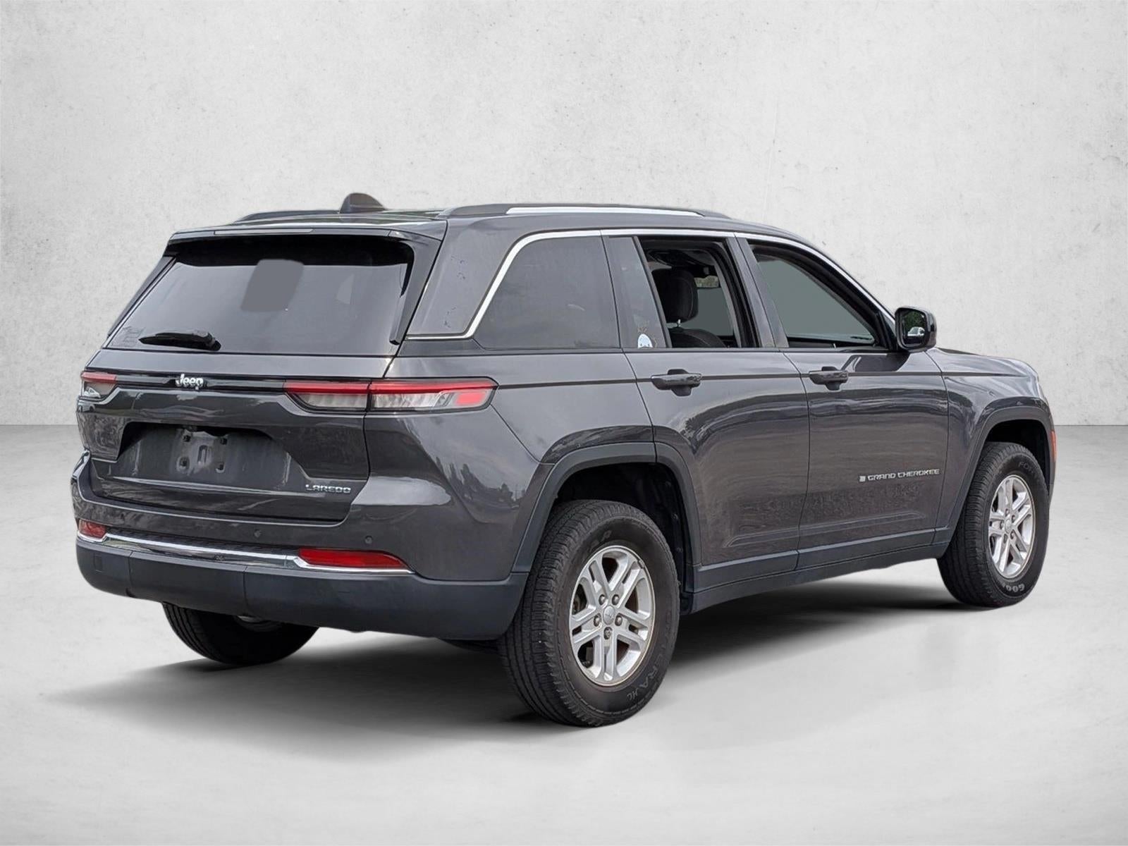 2023 Jeep Grand Cherokee Laredo 4x2