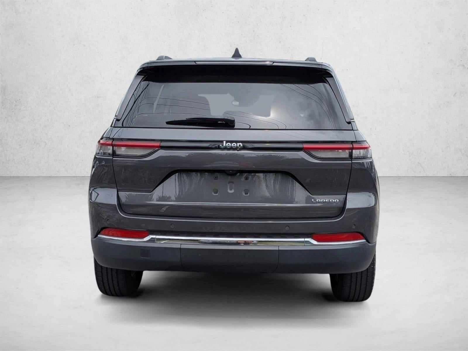 2023 Jeep Grand Cherokee Laredo 4x2