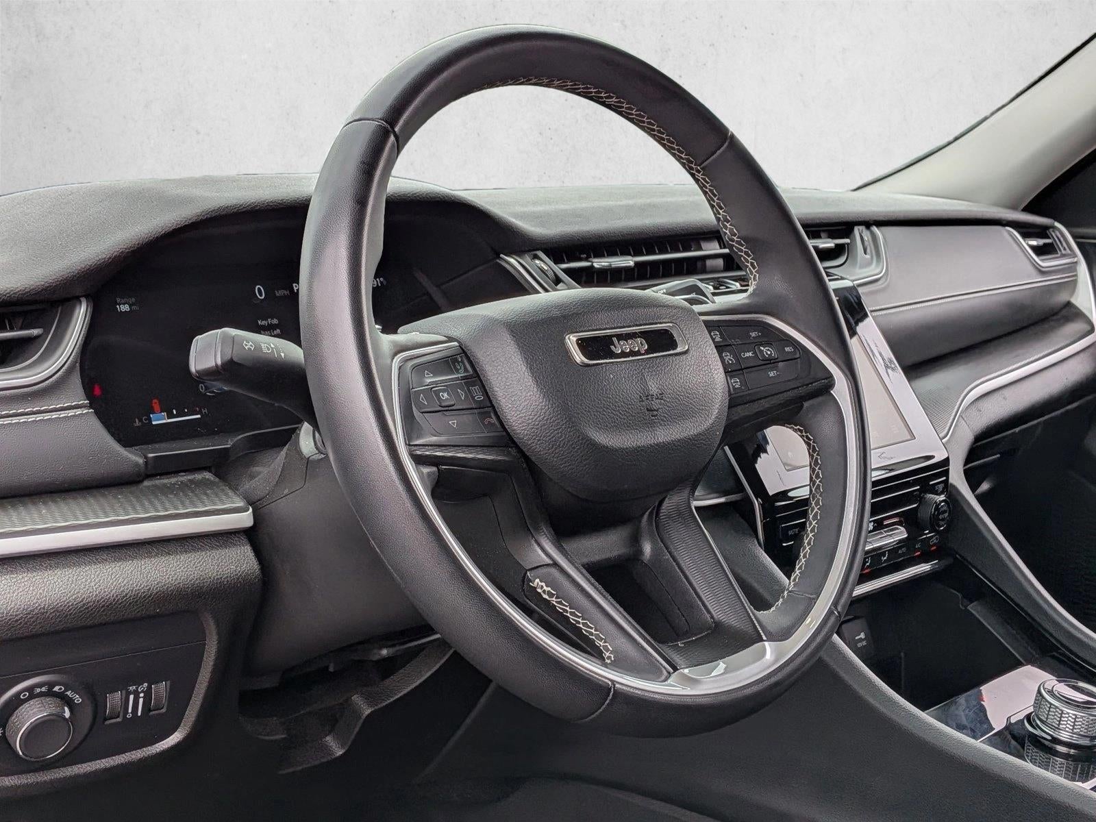 2023 Jeep Grand Cherokee Laredo 4x2