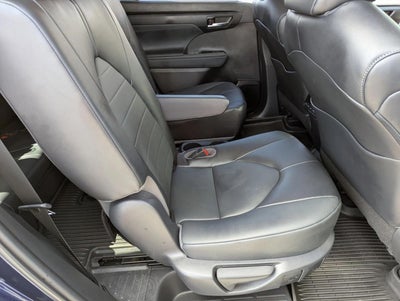 2022 Toyota Highlander XLE FWD (Natl)