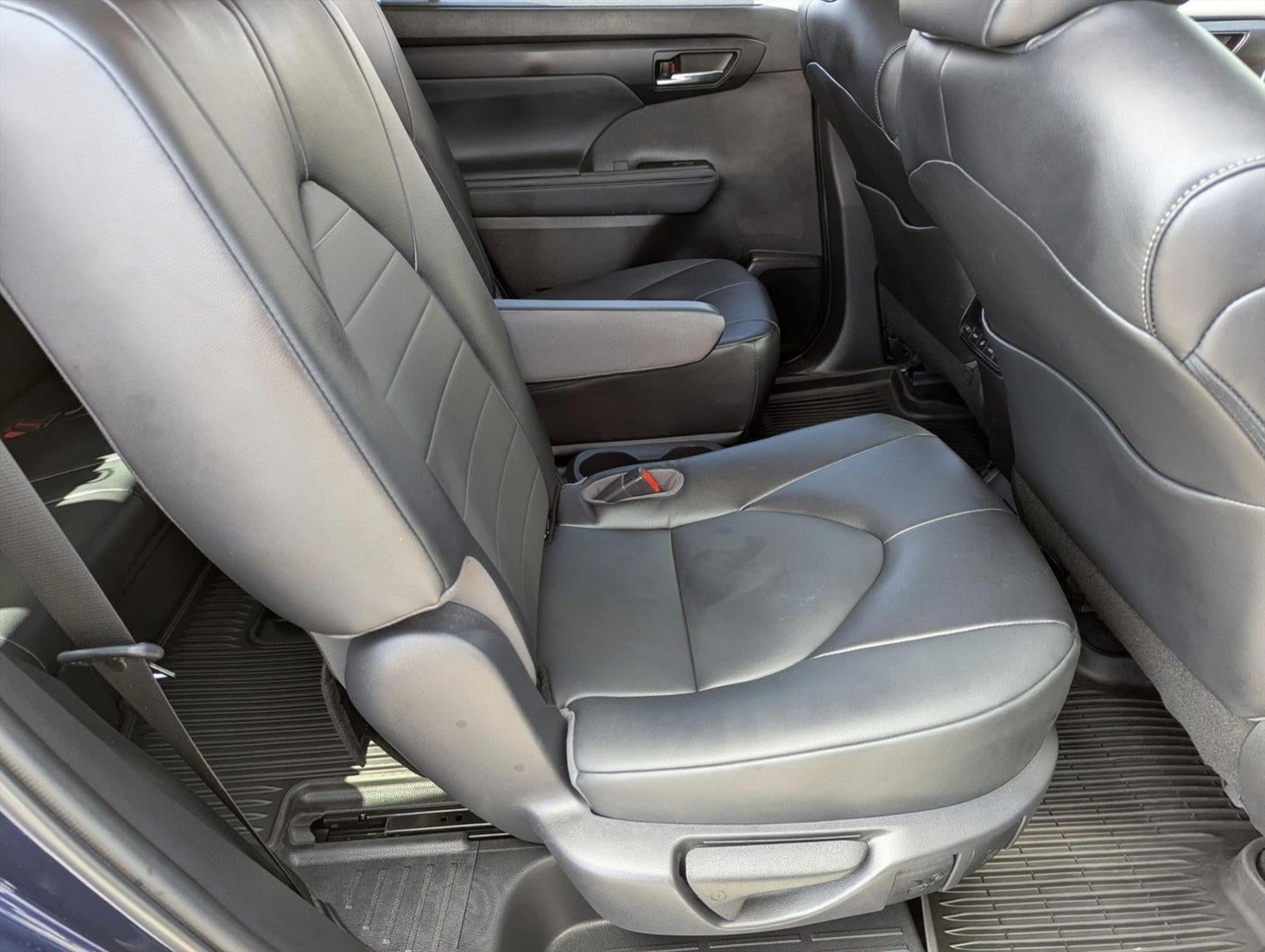 2022 Toyota Highlander XLE FWD (Natl)