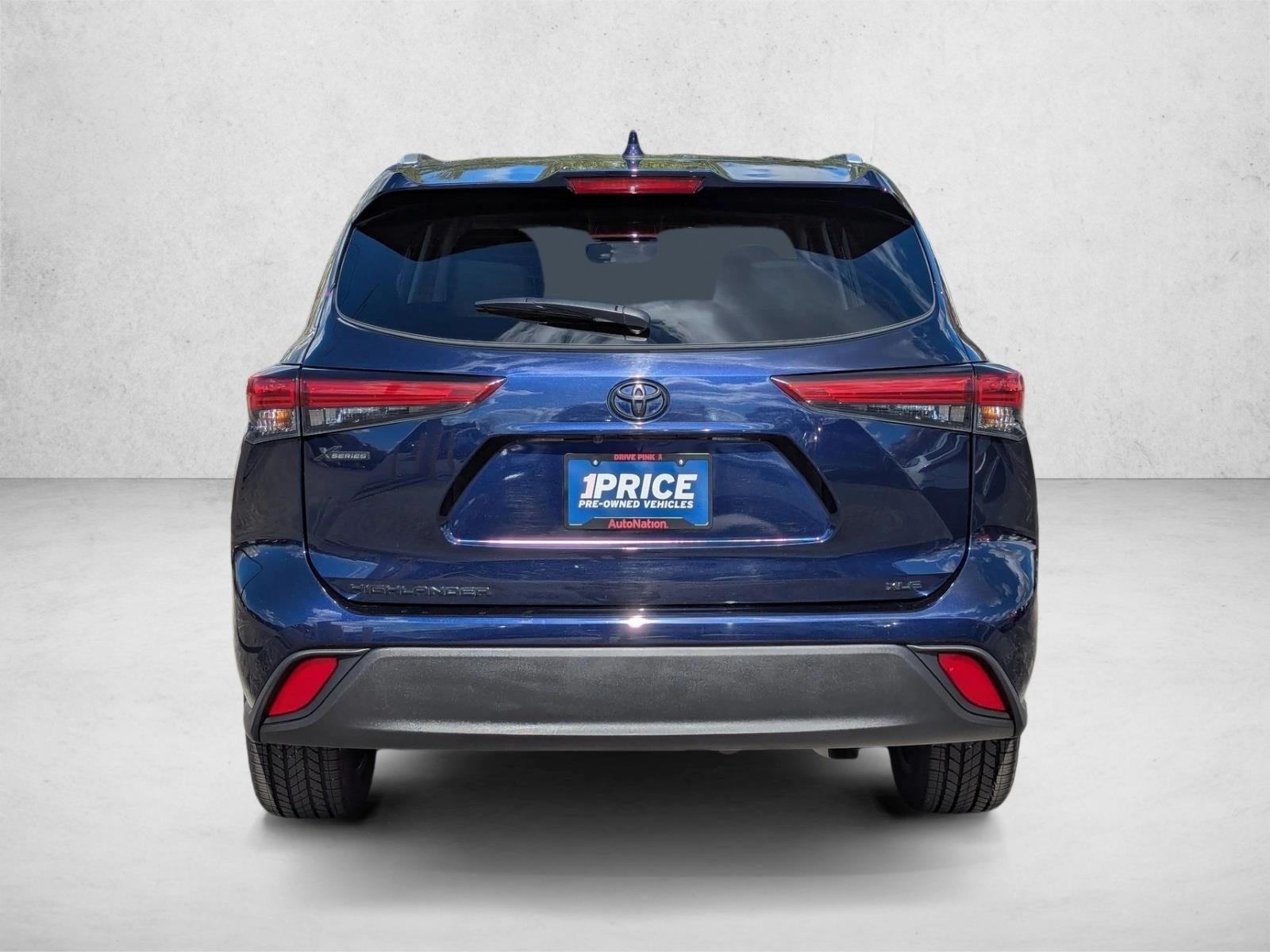 2022 Toyota Highlander XLE FWD (Natl)